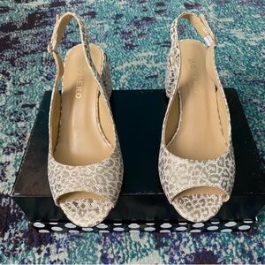 GUERO Giraffe Print Peeptoe Chunky Heel Strap
Back Sandals NWT